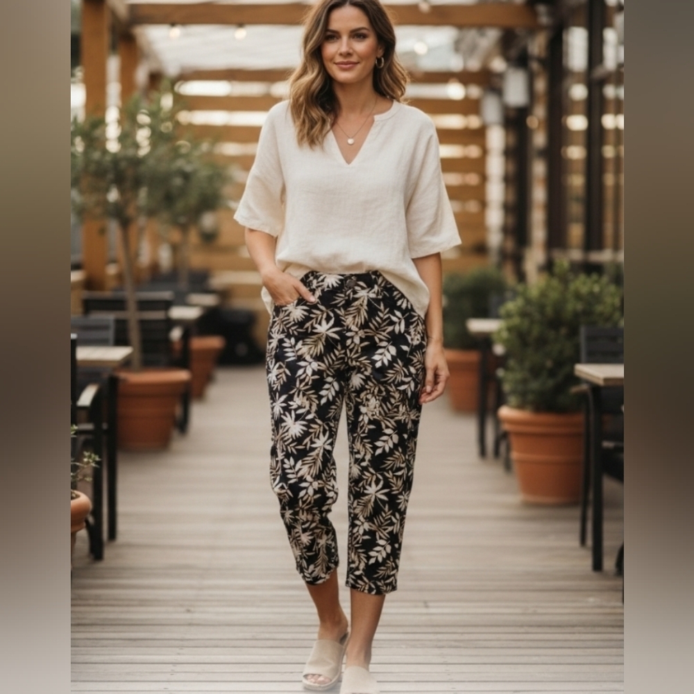 Covington Capris, Brown And Cream Floral Print over Black, 14,  GUC ✔️